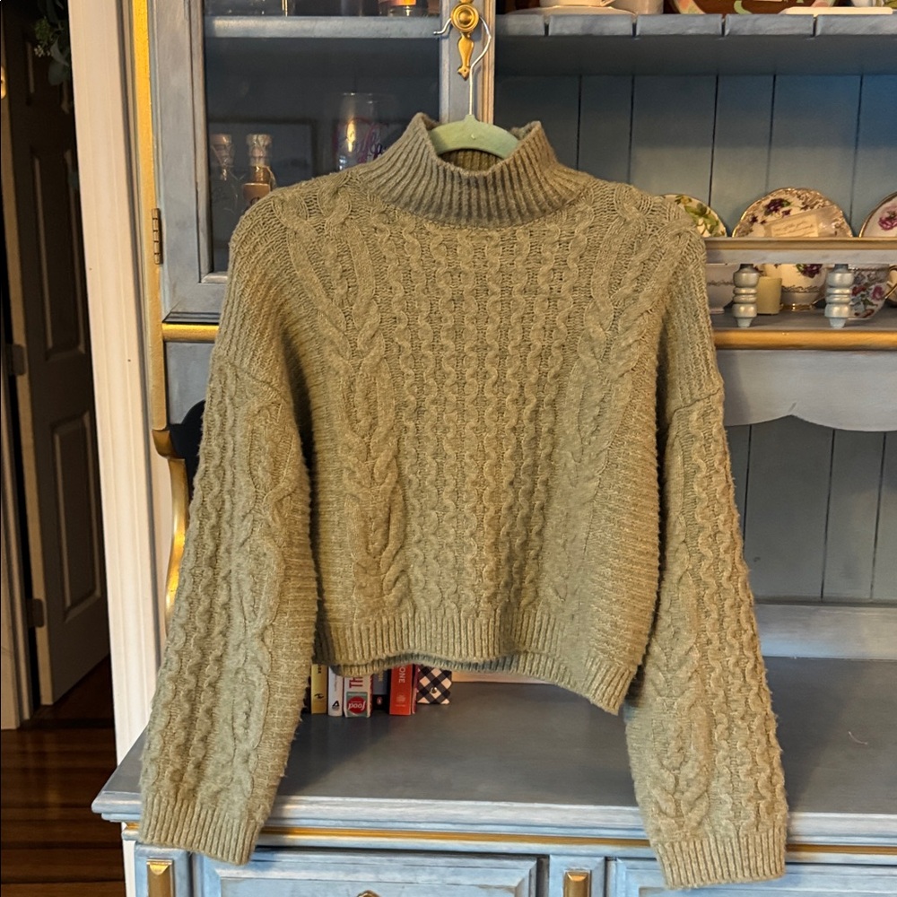 Cozy willow green Cable Knit Turtleneck Sweater - Picture 4 of 4